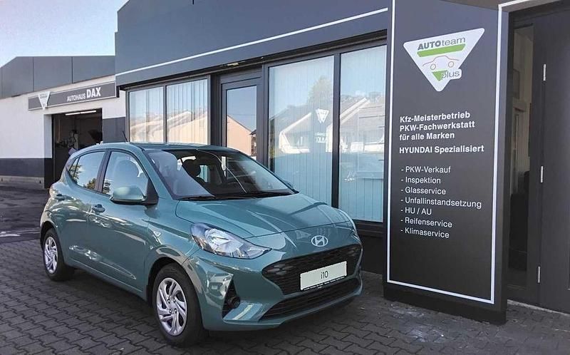 Grün Neu 2025 Hyundai i10 Kleinwagen | 17.290 € (Fairer Preis) - Bild 1/3