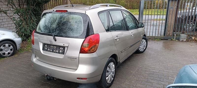 Gebraucht Toyota Corolla Verso 110 PS (80 kW) 2002 Gold Van / Kleinbus