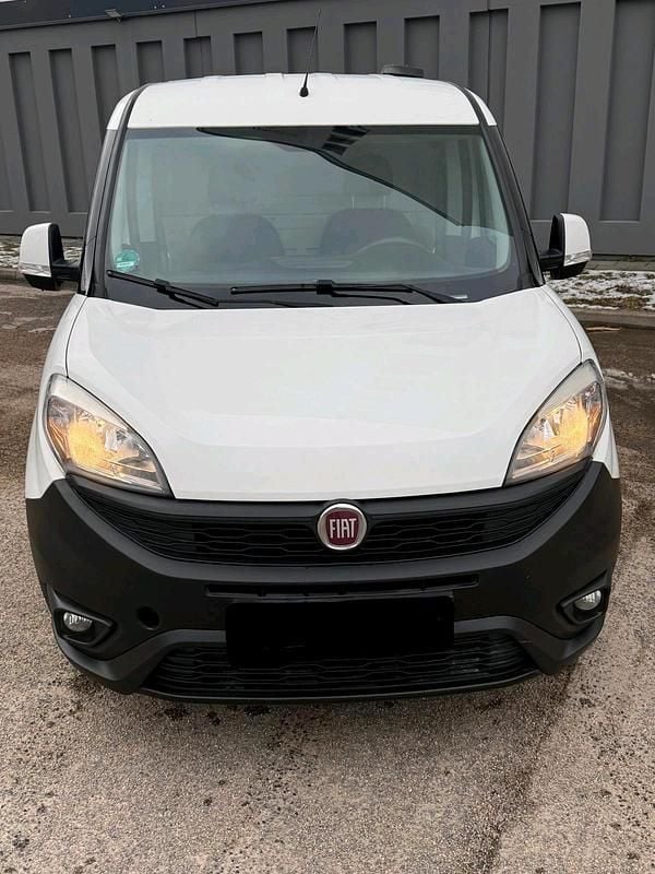 Gebraucht Fiat Doblò 101 PS (74 kW) 2017 Weiß Van / Kleinbus