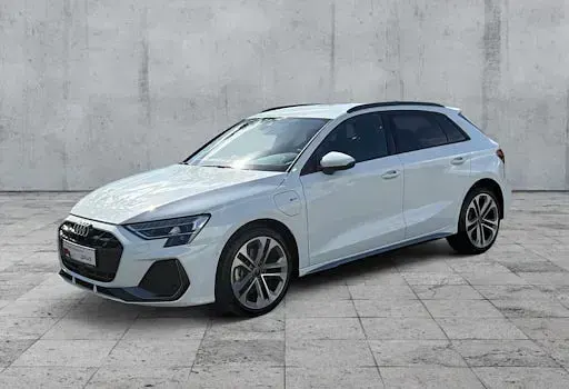 Gebraucht Audi A3 S-Line 204 PS (150 kW) 2025 Gletscherweiß metallic Limousine