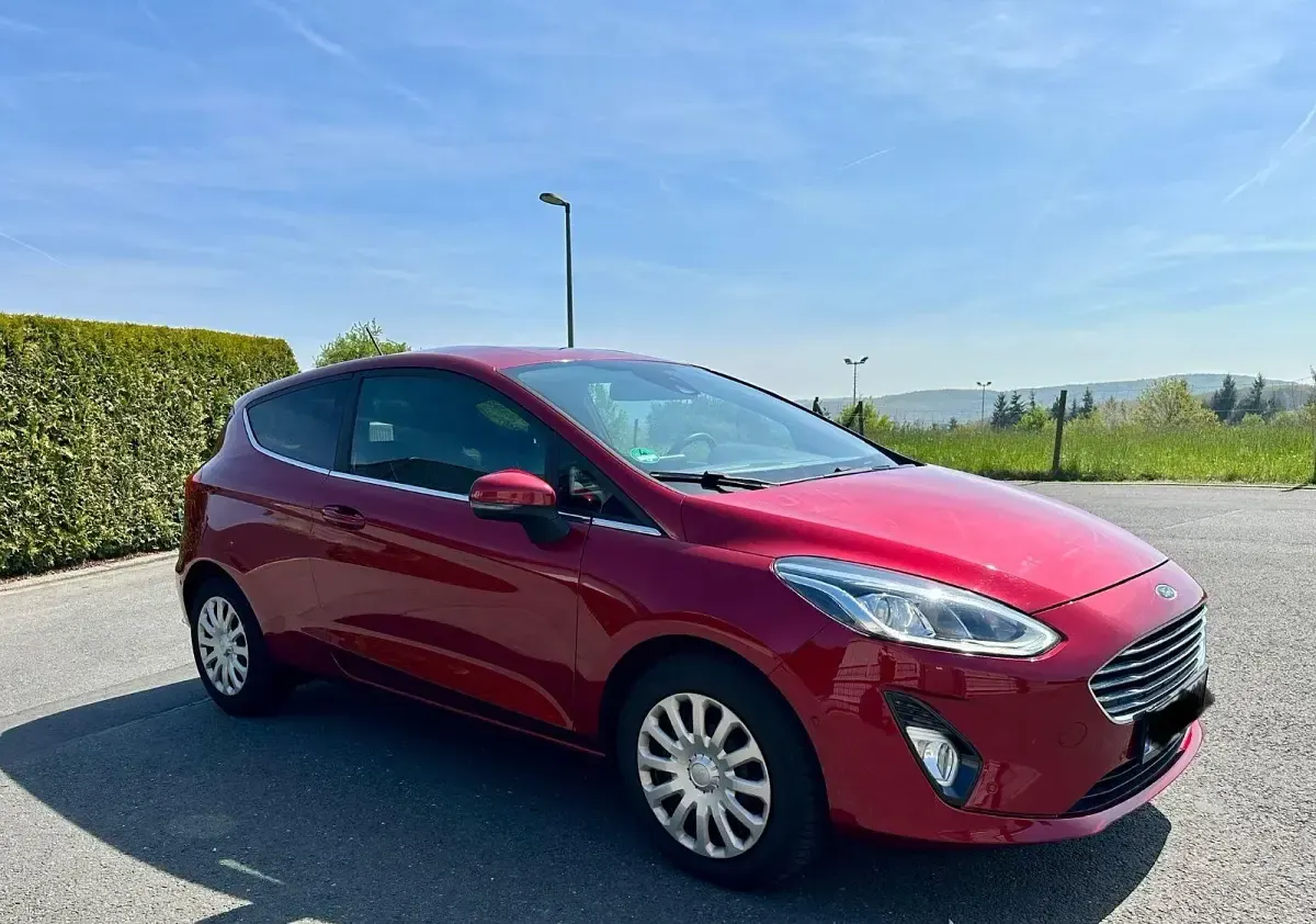 Gebraucht Ford Fiesta Titanium 125 PS (91 kW) 2017 Rot Kleinwagen
