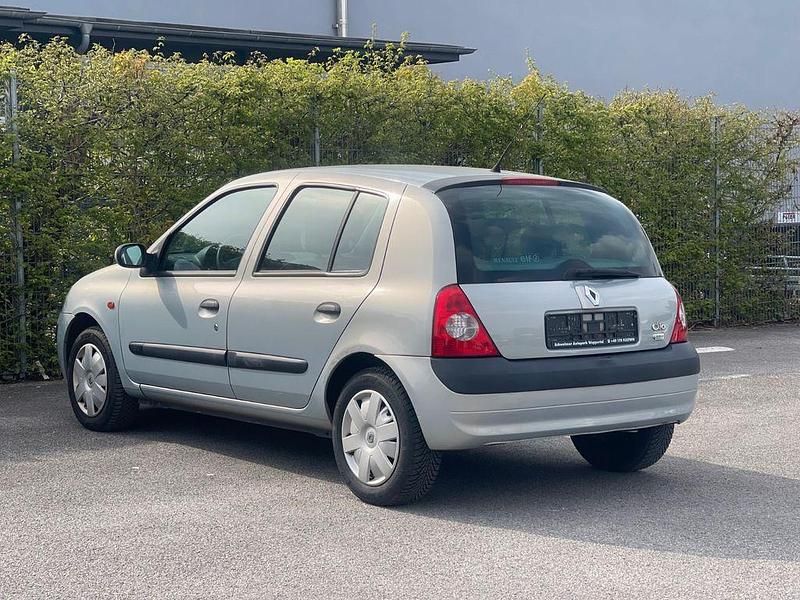 Gebraucht Renault Clio II Dynamique 75 PS (55 kW) 2002 Silber Limousine