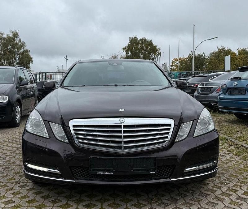 Gebraucht Mercedes E220 170 PS (125 kW) 2010 Braun Limousine