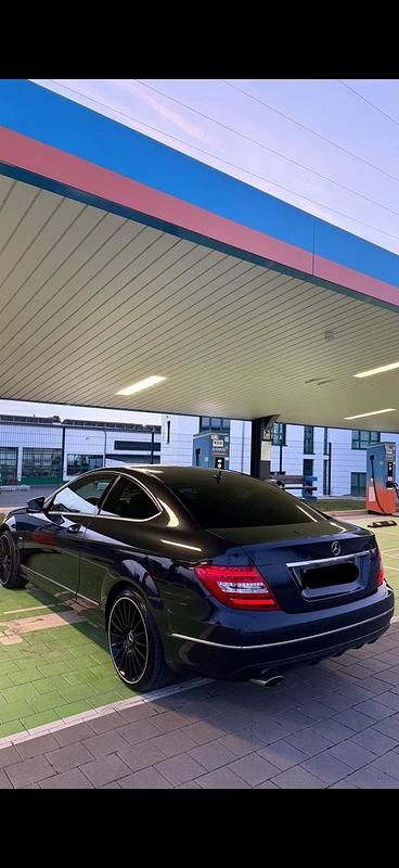 Grau Gebraucht 2011 Mercedes C220 Coupé | 5.650 € (Guter Preis) - Bild 1/4