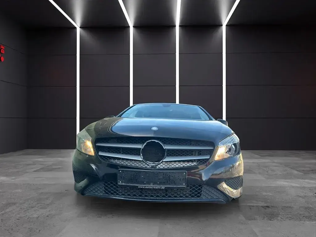 Gebraucht Mercedes A180 122 PS (89 kW) 2014 Schwarz Kleinwagen