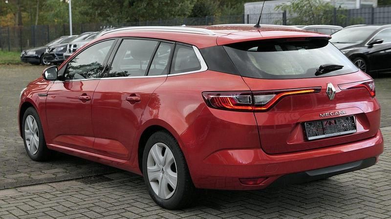 Gebraucht Renault Mégane GrandTour Experience 132 PS (97 kW) 2016 Rot Kombi