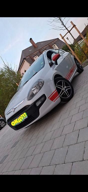 Gebraucht Fiat Grande Punto 77 PS (56 kW) 2011 Silber Kleinwagen