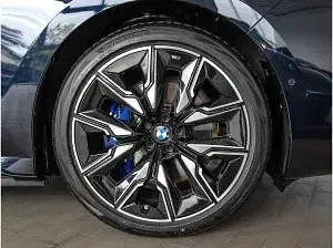 Gebraucht BMW 760 571 PS (419 kW) 2025 Schwarz (carbonschwarz) Limousine