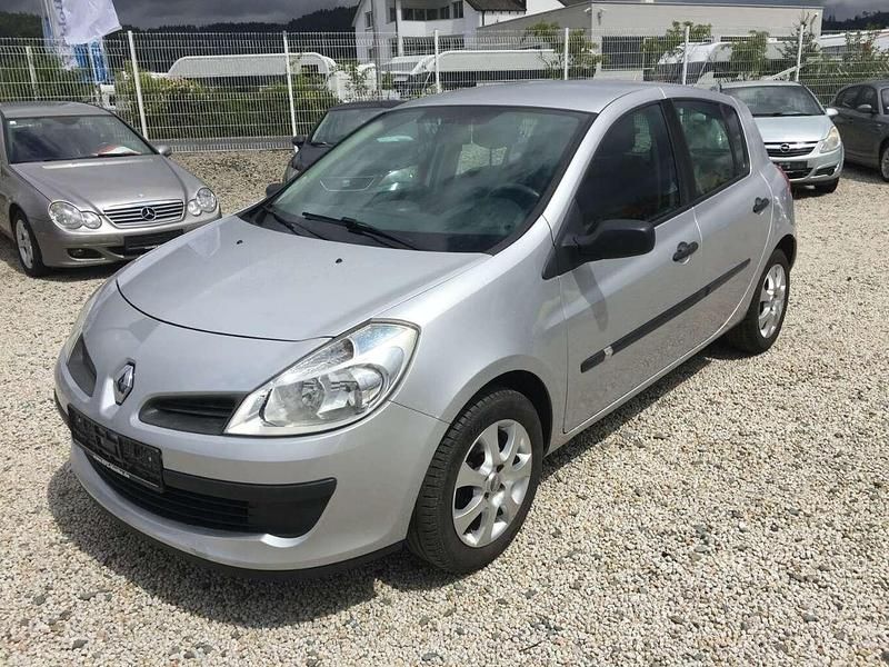 Silber Gebraucht 2005 Renault Clio II Expression Limousine | 2.750 € (Fairer Preis) - Bild 1/4