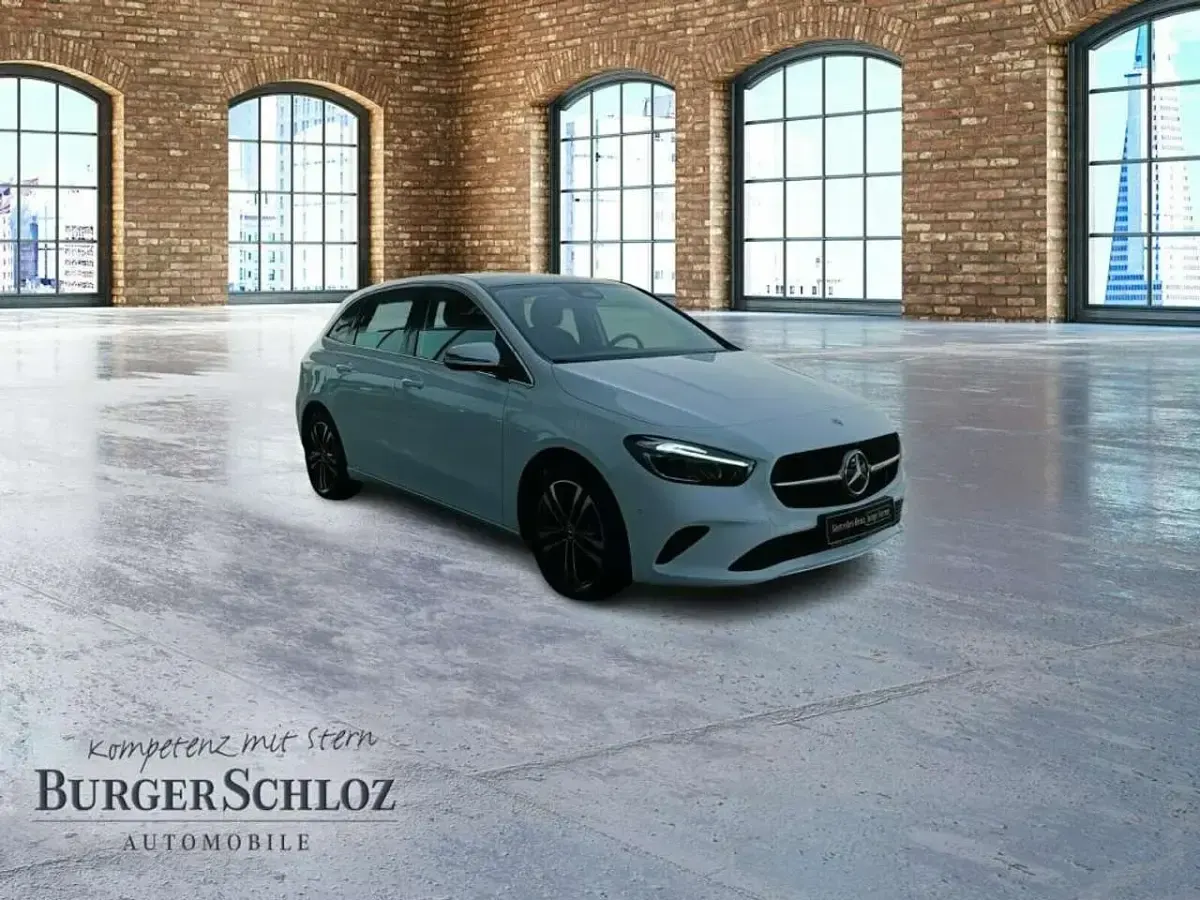Gebraucht Mercedes B200 163 PS (119 kW) 2025 Unilack polarweiß Kleinwagen