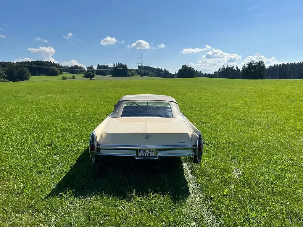 Second-hand Cadillac Deville 379 CP (278 kW) 1968 Bej Berlinǎ