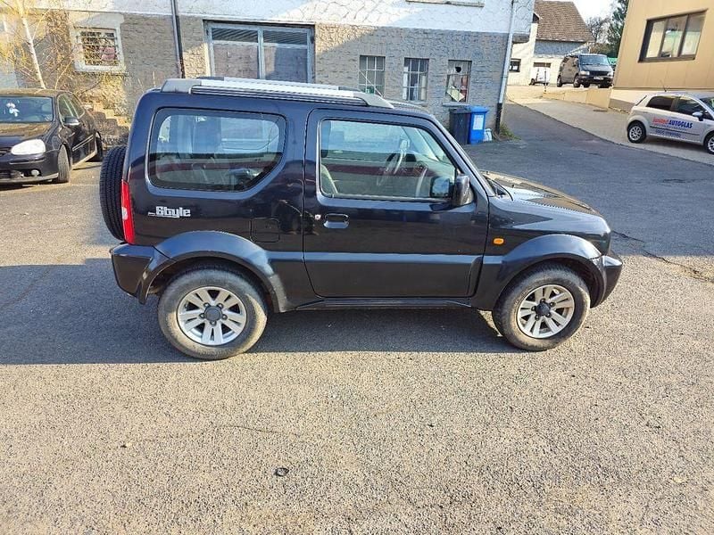 Usado Suzuki Jimny Style 86 HP (63 kW) 2012 Preto SUV