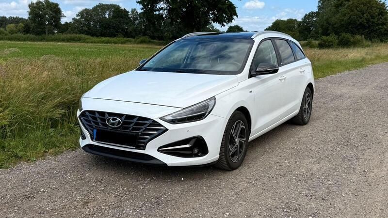 Weiß Gebraucht 2020 Hyundai i30 Trend Kombi | 18.500 € (Fairer Preis) - Bild 1/4