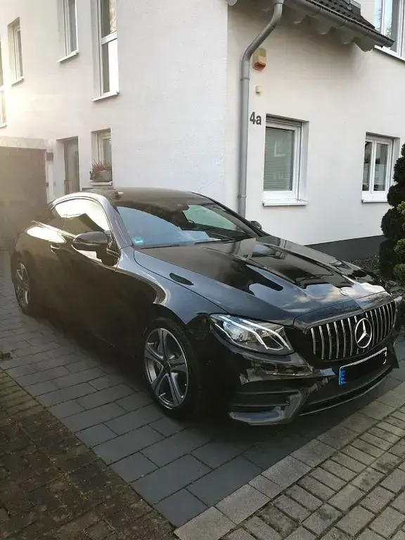 Gebraucht Mercedes E200 AMG line 184 PS (135 kW) 2018 Schwarz Coupé