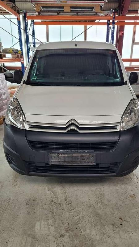 Weiß Gebraucht 2017 Citroën Berlingo Van / Kleinbus | 8.600 € (Fairer Preis) - Bild 1/4