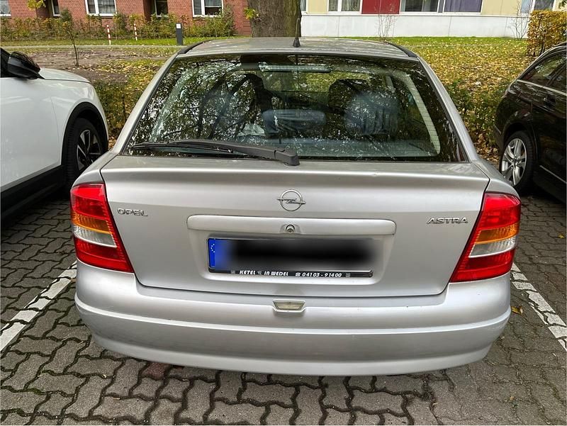 Gebraucht Opel Astra 65 PS (47 kW) 1998 Silber Limousine