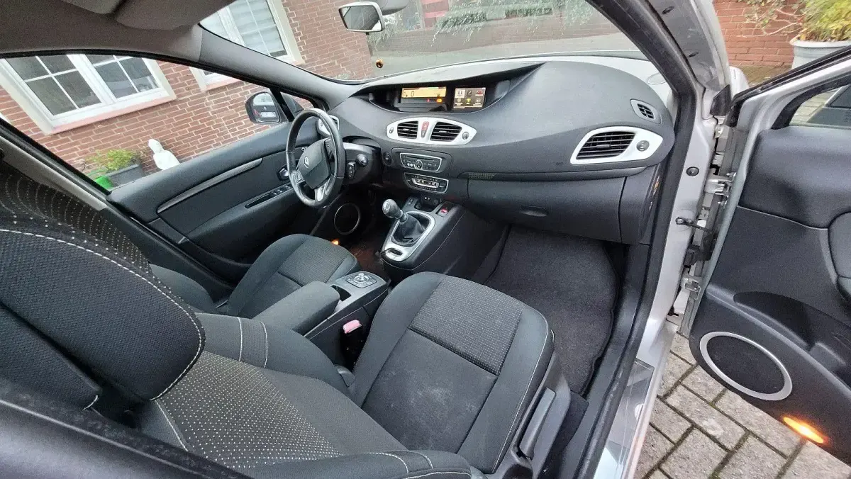 Gebraucht Renault Grand Scénic III Dynamique 131 PS (96 kW) 2010 Silber Van / Kleinbus