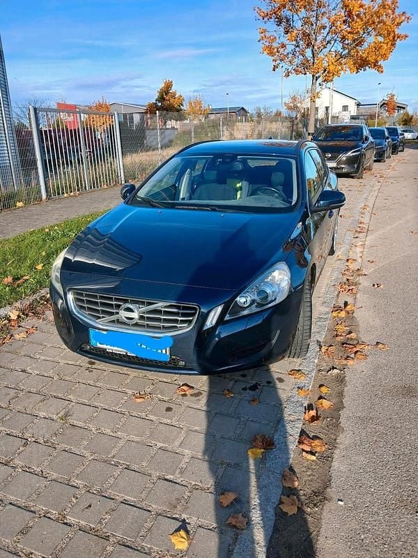 Blau Gebraucht 2012 Volvo V60 Kombi | 9.000 € (Fairer Preis) - Bild 1/4