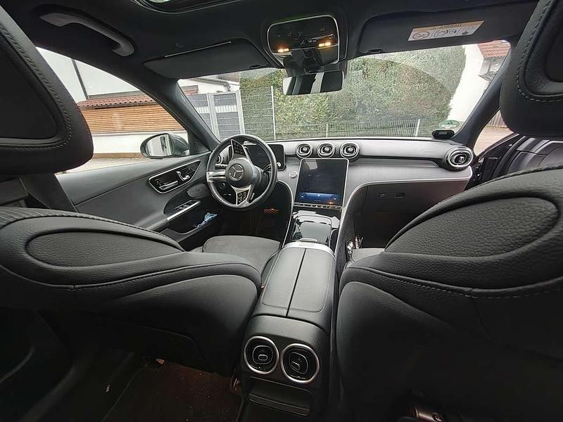 Gebraucht Mercedes C200 Avantgarde 163 PS (119 kW) 2024 Grau Kombi