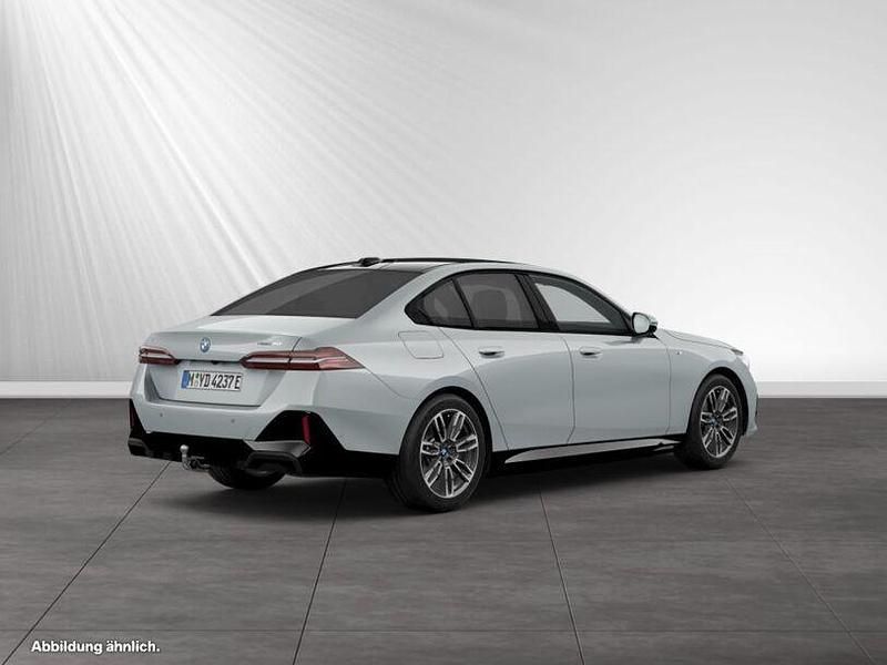Gebraucht BMW i5 M Sport 250 kW (340 PS) 2025 Brooklyn grau metallic Limousine