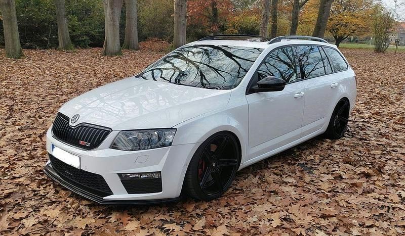 Weiß Gebraucht 2015 Skoda Octavia RS Limousine | 16.999 € (Teuer) - Bild 1/4