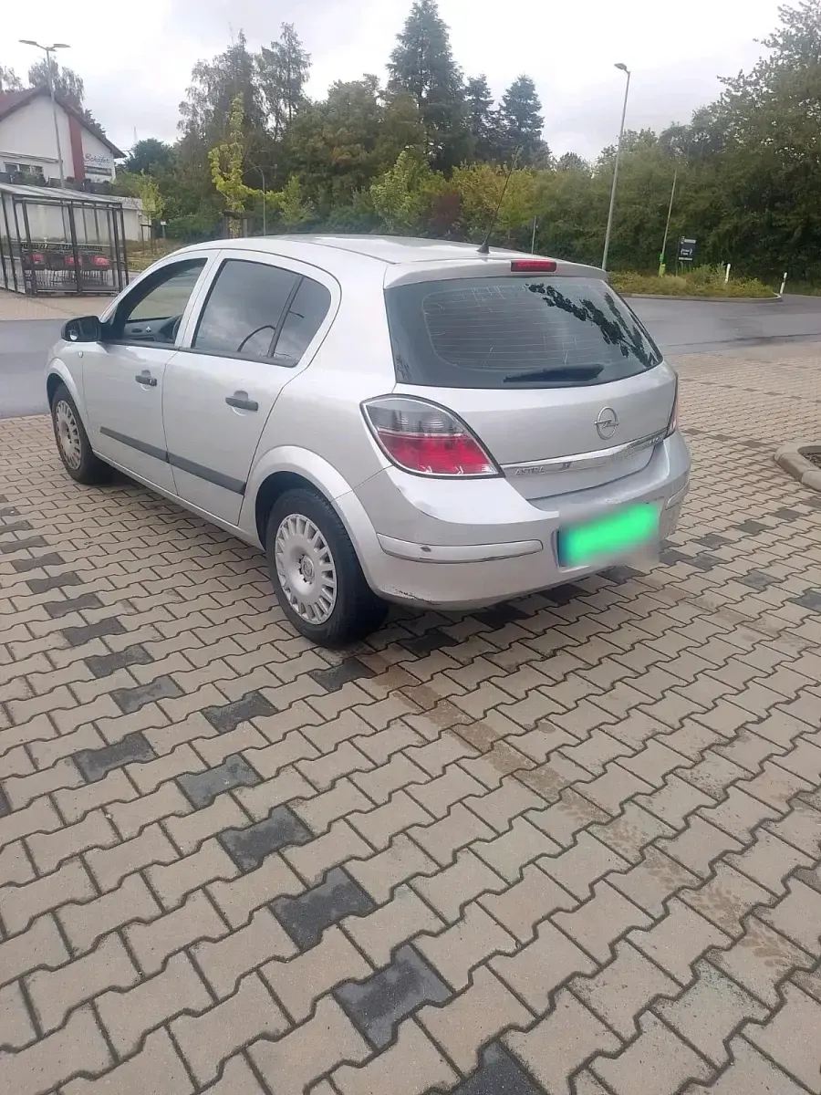 Gebraucht Opel Astra 90 PS (66 kW) 2009 Silber Kleinwagen