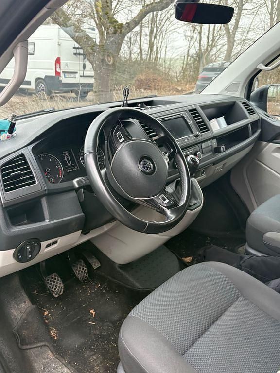 Gebraucht VW Transporter 150 PS (110 kW) 2019 Silber Van