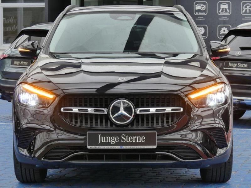 Gebraucht Mercedes GLA180 136 PS (100 kW) 2024 Lack kosmosschwarz (metallic) SUV