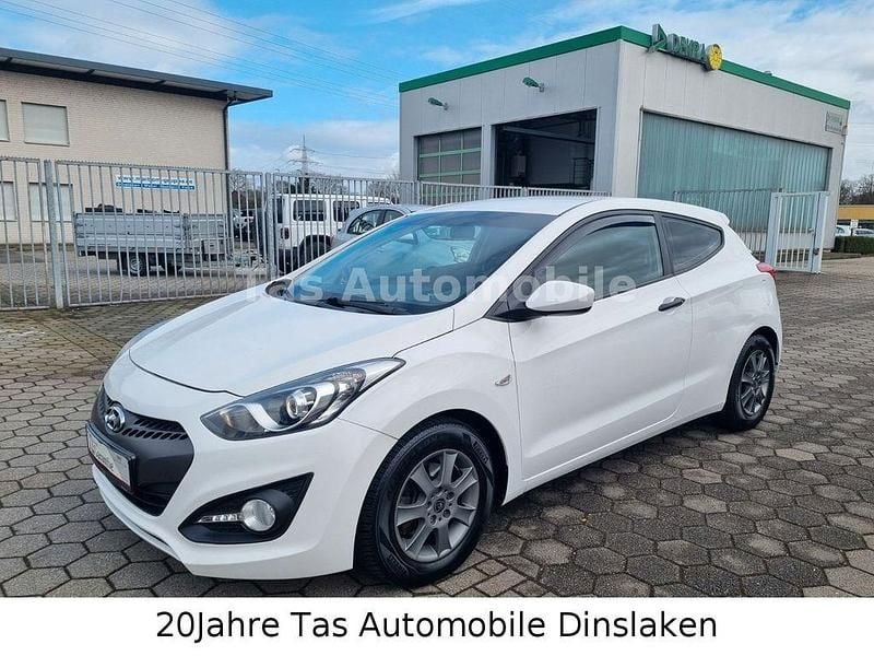 Gebraucht Hyundai i30 Edition 99 PS (72 kW) 2013 Weiß Coupé