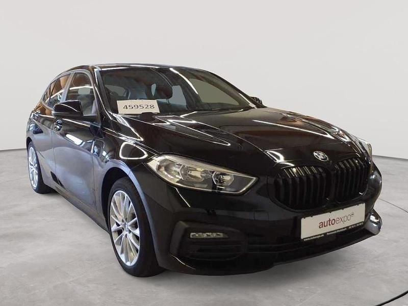 Schwarz uni Gebraucht 2020 BMW 118 Advantage Kleinwagen | 16.490 € (Fairer Preis) - Bild 1/4