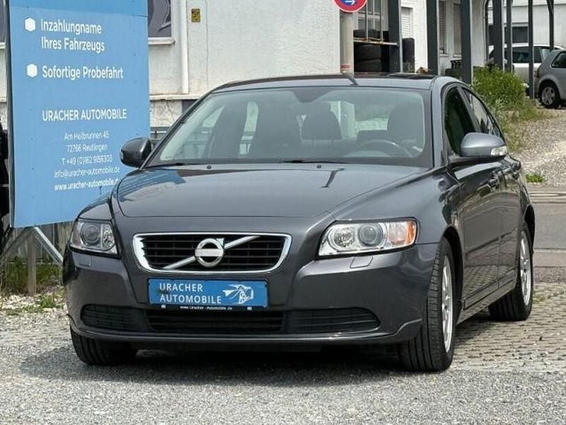 Grau Gebraucht 2010 Volvo S40 Kinetic Limousine | 5.490 € (Fairer Preis) - Bild 1/4