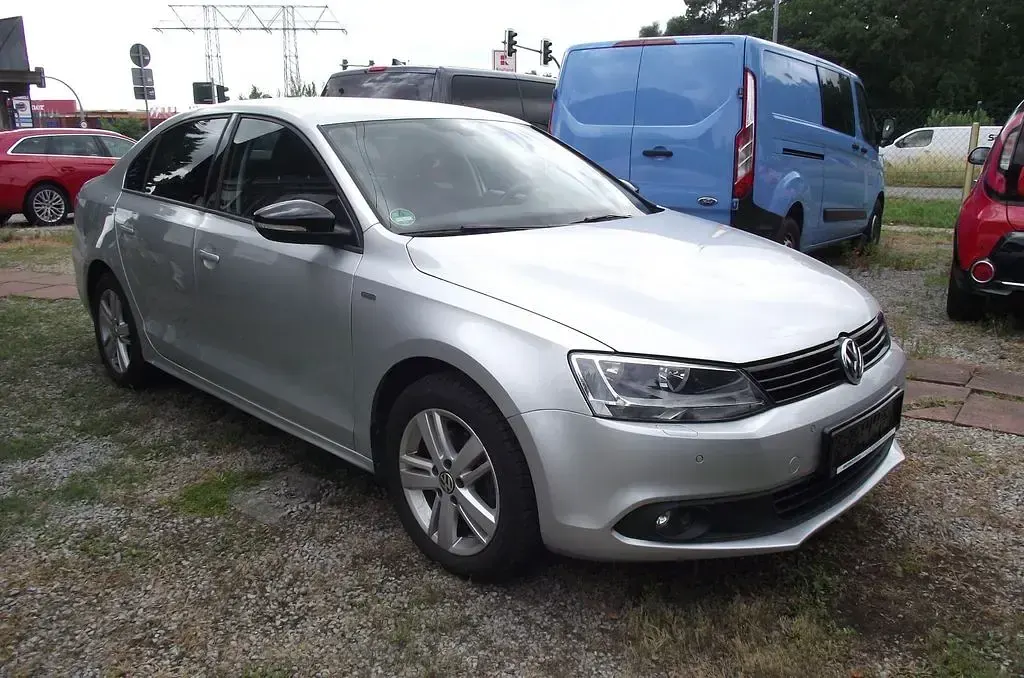 Gebraucht VW Jetta Match 105 PS (77 kW) 2013 Silber Limousine