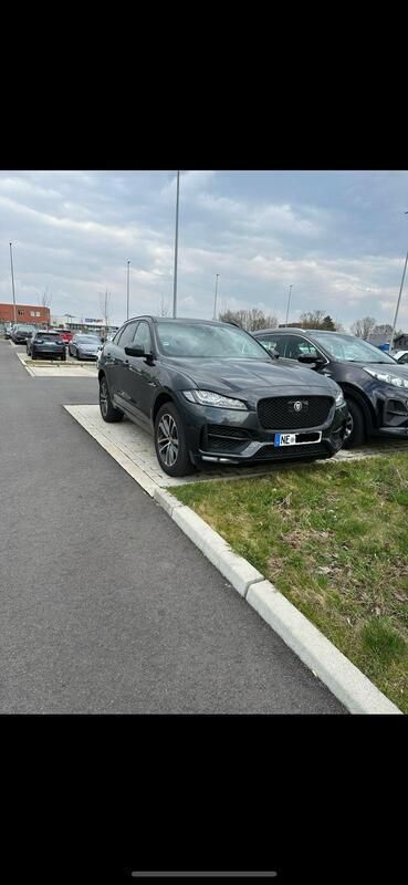 Grau Gebraucht 2017 Jaguar F-Pace R-Sport SUV | 19.900 € (Fairer Preis) - Bild 1/4