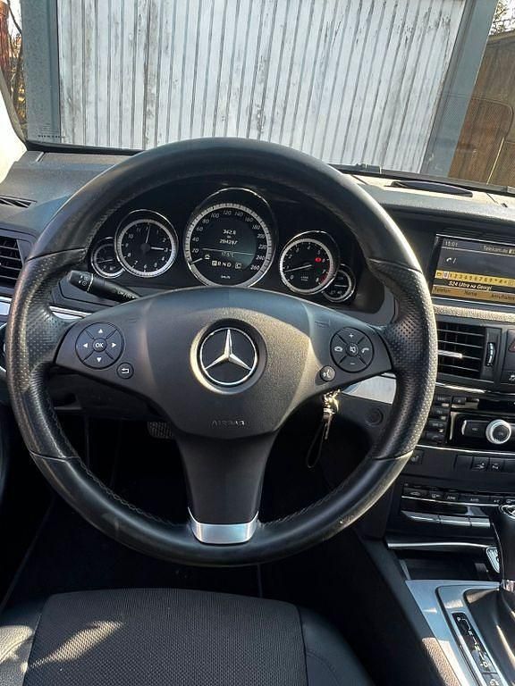 Gebraucht Mercedes E250 204 PS (150 kW) 2010 Schwarz Coupé
