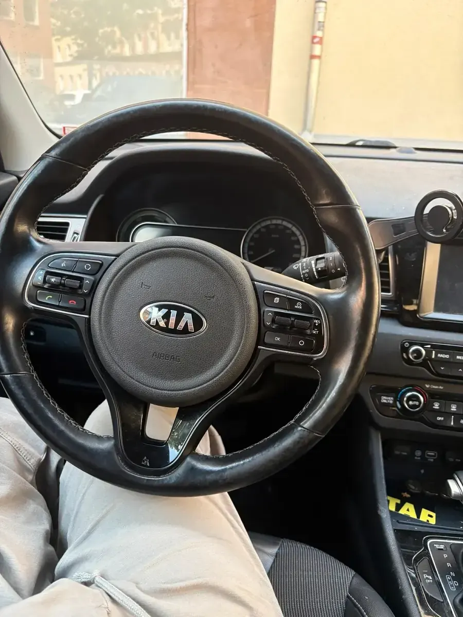 Gebraucht Kia Niro 160 PS (117 kW) 2017 Weiß SUV