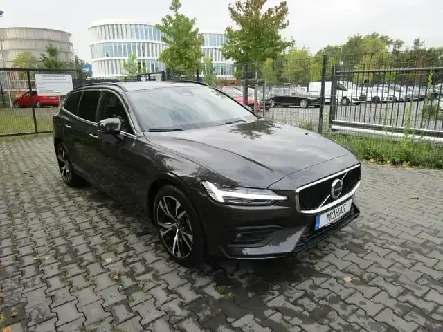 Occasion Volvo V60 Core 163 ch (119 kW) 2023 Gris Break