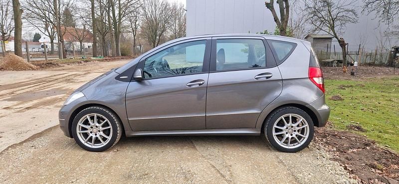 Gebraucht Mercedes A200 140 PS (102 kW) 2012 Grau Kleinwagen