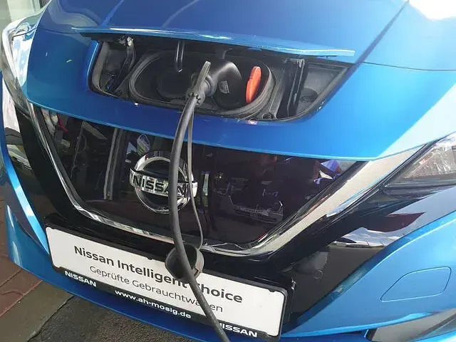 Occasion Nissan Leaf Tekna 110 kW (150 ch) 2019 Bleue Citadine