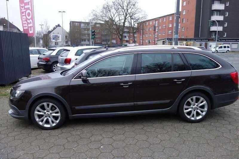 Braun Gebraucht 2014 Skoda Superb Kombi | 11.999 € (Fairer Preis) - Bild 1/4