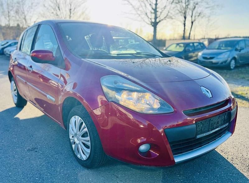 Gebraucht Renault Clio II Dynamique 75 PS (55 kW) 2011 Rot dyna Kleinwagen