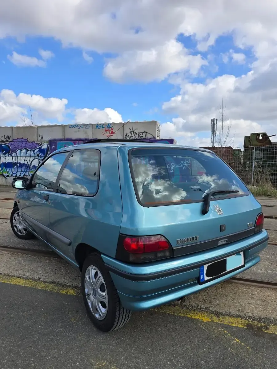Gebraucht Renault Clio 75 PS (55 kW) 1994 Blau Kleinwagen