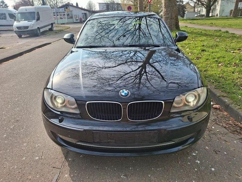 Gebraucht BMW 118 Advantage 143 PS (105 kW) 2011 Schwarz Kleinwagen