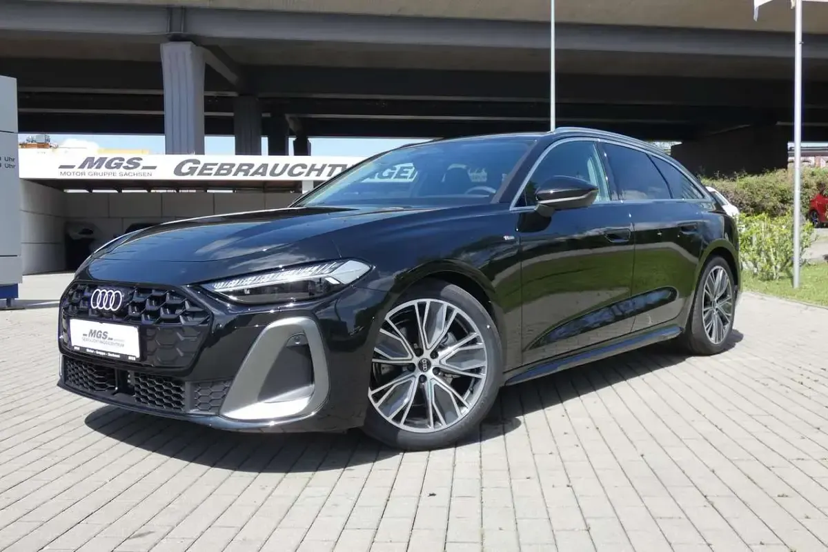 Gebraucht Audi A5 S-Line 150 PS (110 kW) 2025 Mythosschwarz metallic Kombi