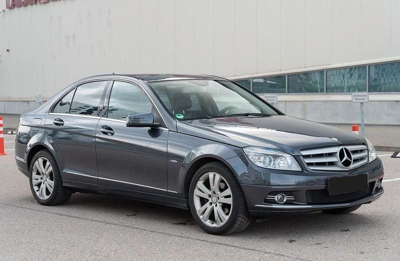 Grau Gebraucht 2010 Mercedes C180 Limousine | 6.250 € (Superpreis) - Bild 1/4