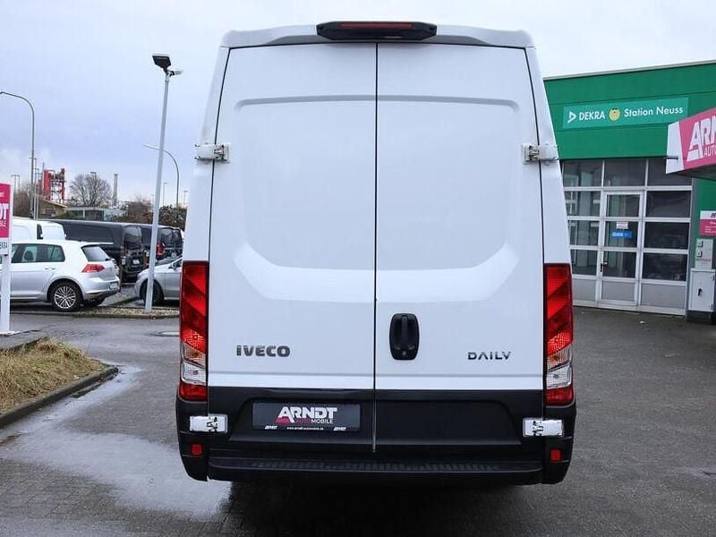 Gebraucht Iveco Daily 155 PS (114 kW) 2024 Weiß ic 194 Limousine