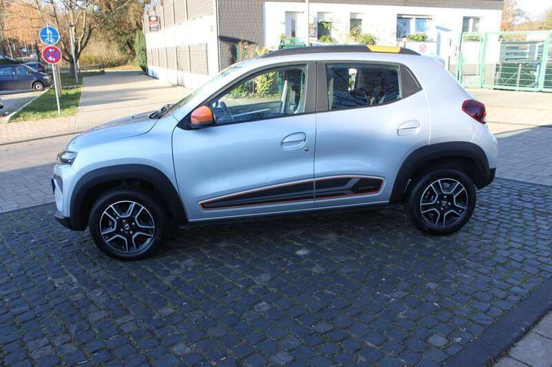 Grau Gebraucht 2022 Dacia Spring Comfort Plus Kleinwagen | 11.950 € (Fairer Preis) - Bild 1/4
