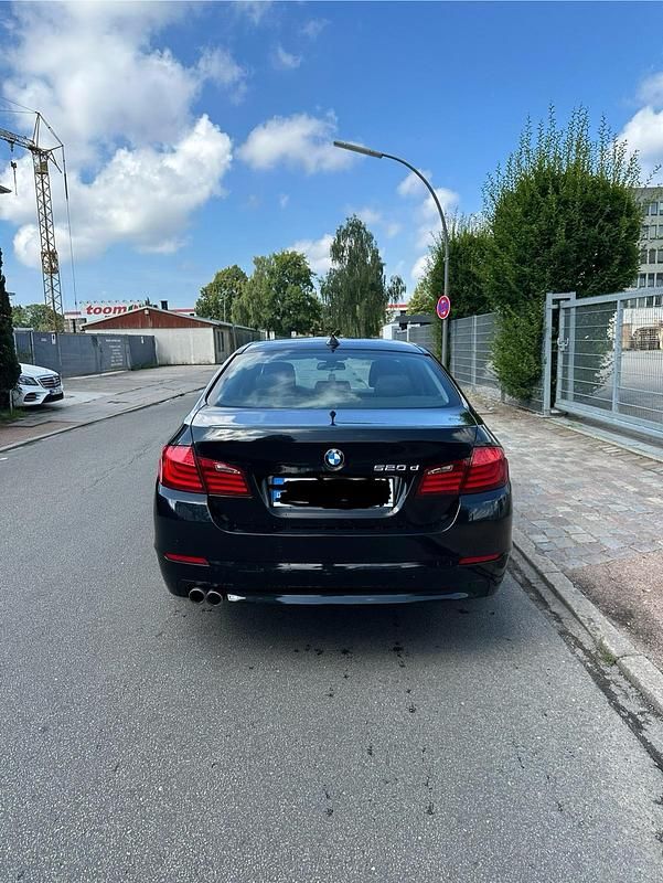 Schwarz Gebraucht 2013 BMW 520 Limousine | 11.299 € (Guter Preis) - Bild 1/4