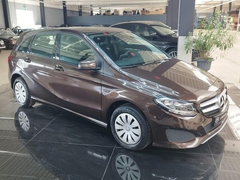 Gebraucht Mercedes 180 109 PS (80 kW) 2015 Braun Limousine