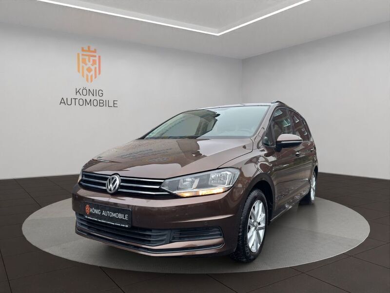 Braun Gebraucht 2015 VW Touran Comfortline Van / Kleinbus | 8.990 € (Guter Preis) - Bild 1/4