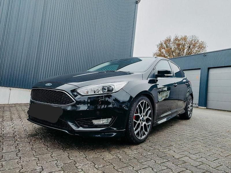 Schwarz Gebraucht 2015 Ford Focus Sport Limousine | 9.900 € (Guter Preis) - Bild 1/4